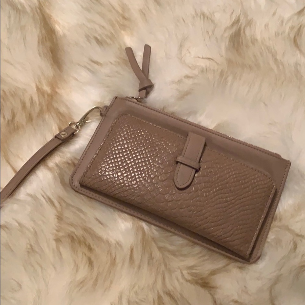 Snakeskin wristlet
